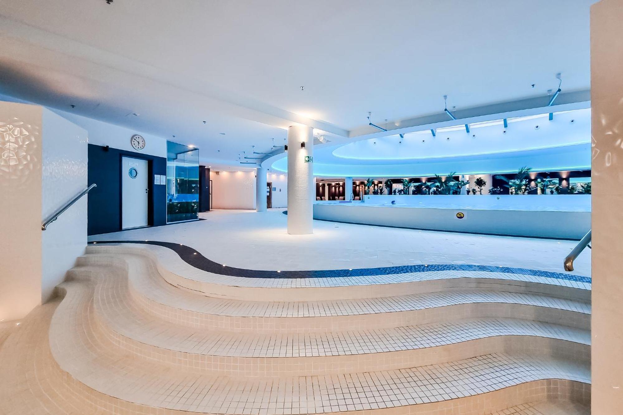 Hanza Tower No. 701 - Swimming Pool, Jacuzzi, Terrace