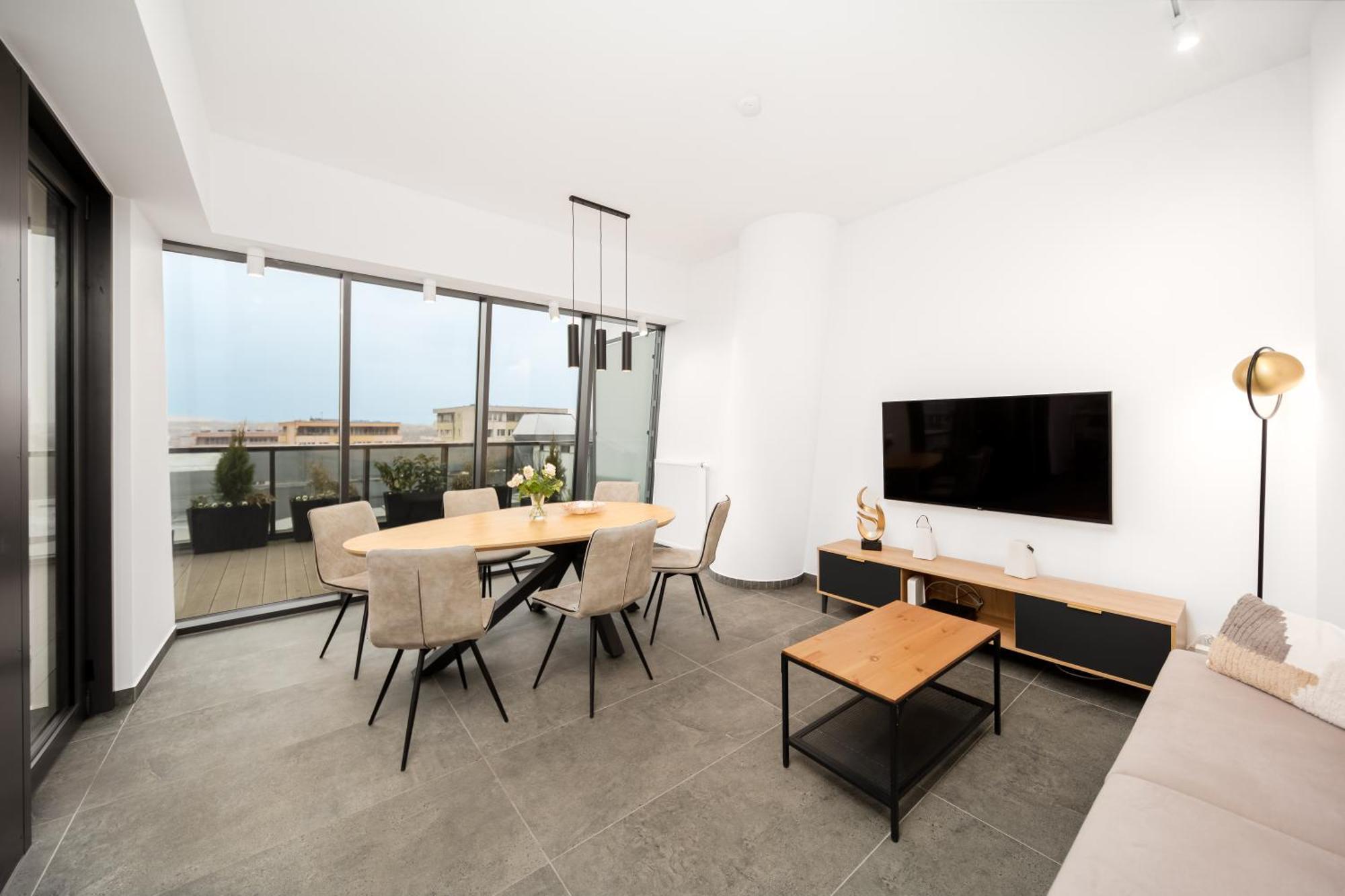 Hanza Tower No. 701 - Swimming Pool, Jacuzzi, Terrace Apartment
