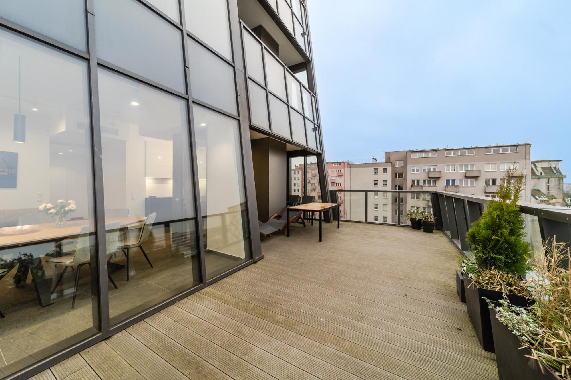 Hanza Tower No. 701 - Swimming Pool, Jacuzzi, Terrace Apartment *
